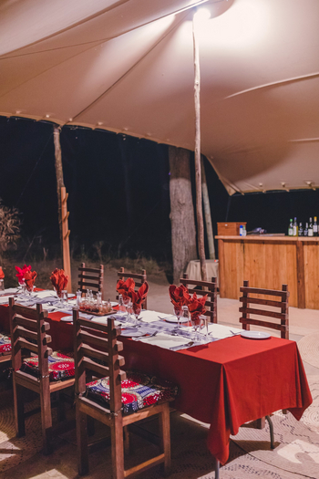 Kutali Camp Kutali Camp: Dinner im zentralen Zelt