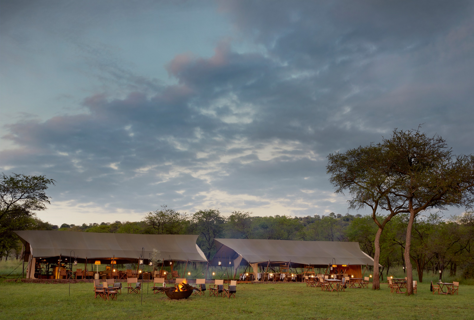 Laba Migration Camp Laba Migration Camp: Camp bei Dämmerung