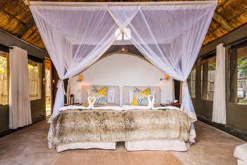 Royal Zambezi Lodge: Betten im Gästezimmer
