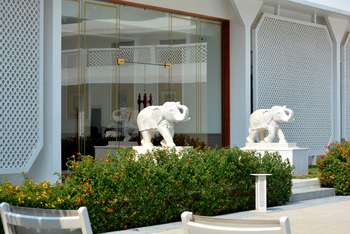 Chandela: Swimming Pool