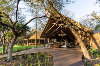 Dulini Moya: Haupthaus