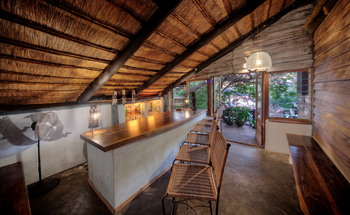 Kubu Lodge: Bar