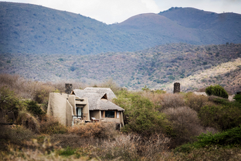 Ol Donyo Lodge: Gästechalet am Hang