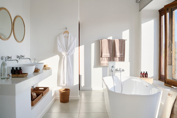 Sanctuary Okahirongo Elephant Lodge: Badezimmer mit Badewanne