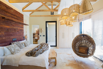 The Olive Exclusive: Schlafbereich mit Hängesessel