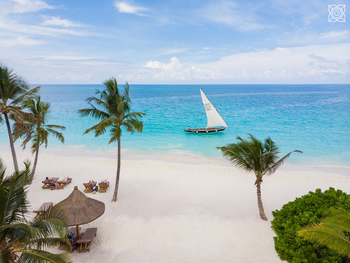 Zuri Zanzibar: Strand und Segelboot