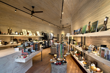 andBeyond Sandibe Okavango Safari Lodge: Souvenirshop