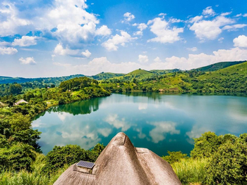 Crater Safari Lodge: Lake Nyinabulitwa