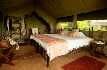 Esirai Camp: Zeltinterieur