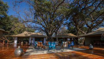 Kadizora Camp: Boma bei hohem Sonnenstand