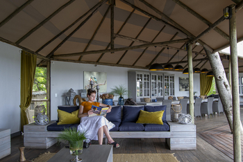 Kazile Island Lodge: Sofa