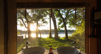 Luambe Camp: Blick aus dem Bad