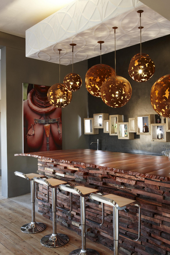 The Olive Exclusive: Bar aus Sandsteinplatten