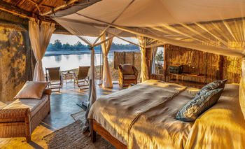 Time + Tide Mchenja Camp Time + Tide Mchenja Camp: Bett mit Moskitonetz