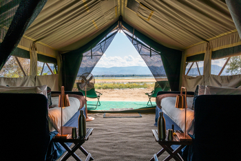 Zambezi Expeditions: Einzelbetten im Gästezelt mit Ausblick