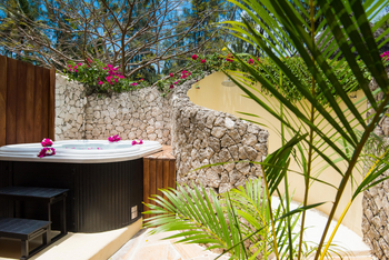 Zanzibar White Sand Luxury Villas: Shared Hot Tub