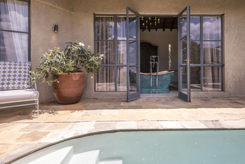 Governors' Mugie: Suite