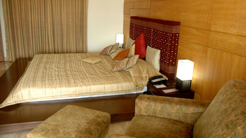 IORA The Retreat: Doppelbett und Sessel