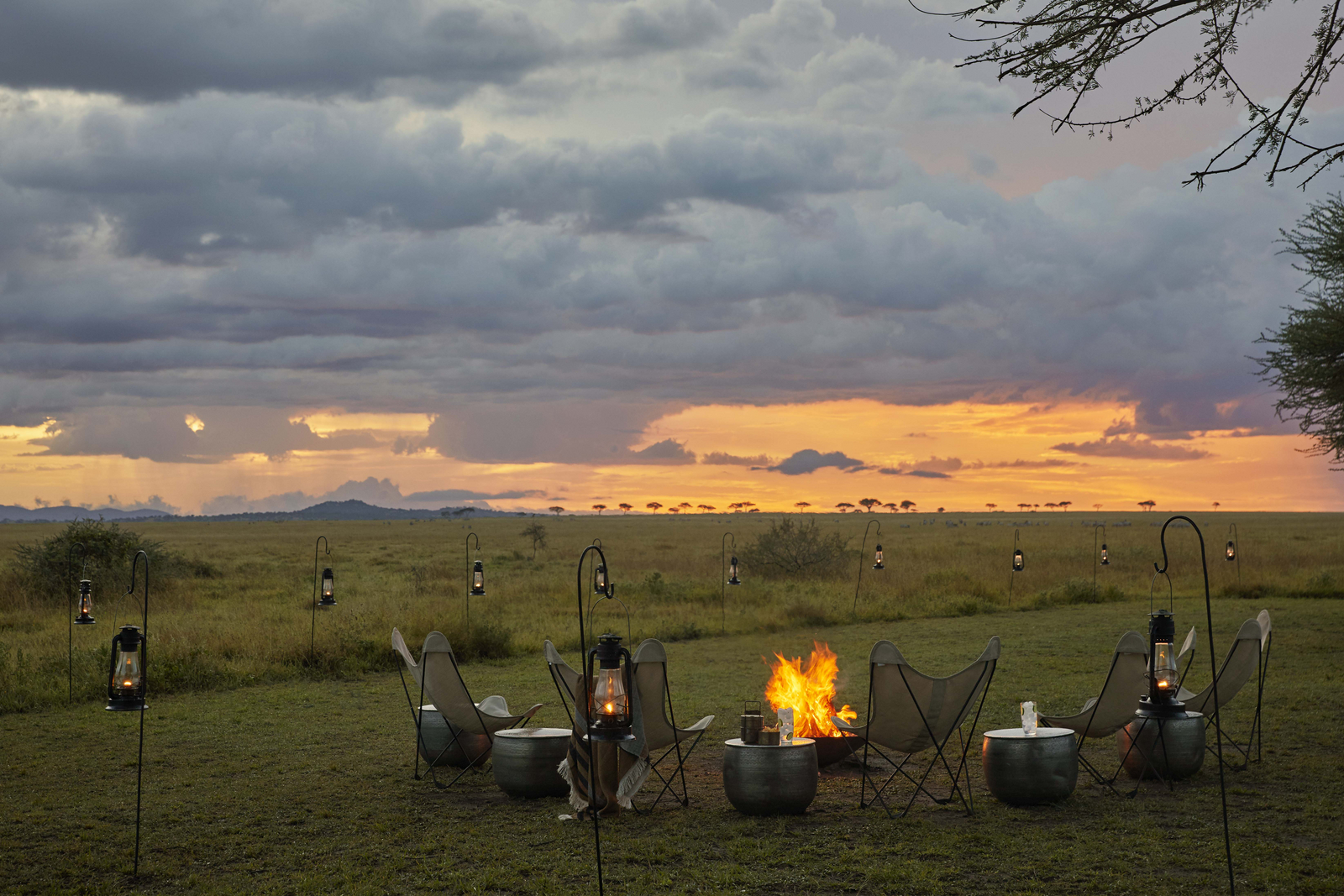 Legendary Mila Tented Camp Legendary Mila Tented Camp: Sundowner am Lagerfeuer