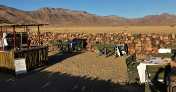 The Elegant Desert Camp: Tische im Restaurant