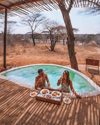 Asanja Ndembo: Frühstück am Plunge Pool