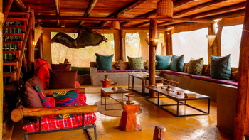 Ikoma Tented Camp: Rustikales Safari-Lounge mit Woven-Elementen