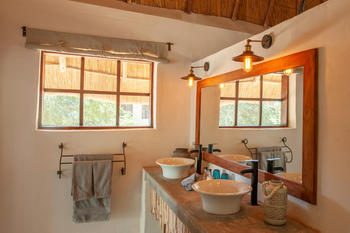 Kafunta River Lodge: Luxury Chalet