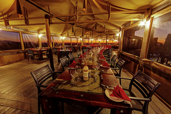 Moon Mountain Lodge: Restaurant