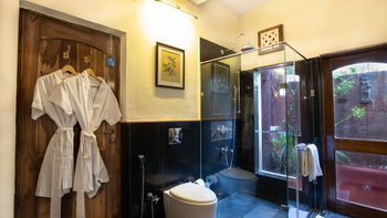 Bamboo Forest Safari Lodge: Villa - Dusche