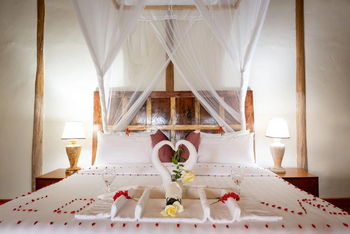 Crater Safari Lodge: Welcome-Deko