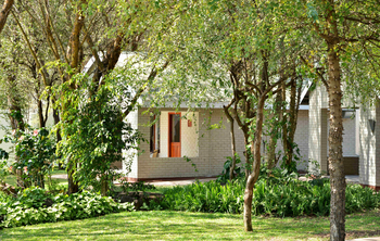 River View Lodge: Chalet im Garten