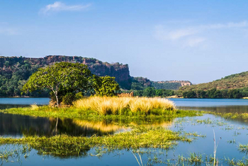 Sawai Vilas: Blick auf einen der kleinen Seen