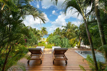 Zuri Zanzibar: Jacuzzi und Sonnenliegen