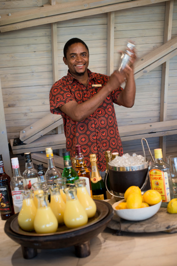 andBeyond Sandibe Okavango Safari Lodge: Barman