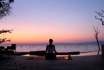 Changa Safari Camp: Yoga am See