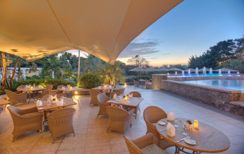 Hemingways Nairobi: Essbereich außen