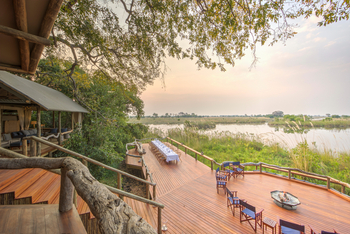 Shinde Lodge Shinde Lodge: Treppe zum Deck