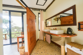 Anyadwe House: Doppelwaschtisch