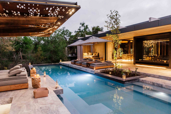 Cheetah Plains Mvula House: Blick auf das Pooldeck