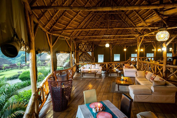 Crater Safari Lodge: Offene Lounge