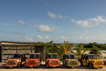 Kisawa Sanctuary: Mini Mokes