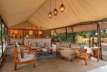 Kokoko Camp: Lounge mit Bar