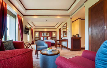 Nairobi Serena Hotel: Corner Suite