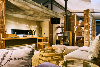 Otjimbondona: Kamin in einer Villa