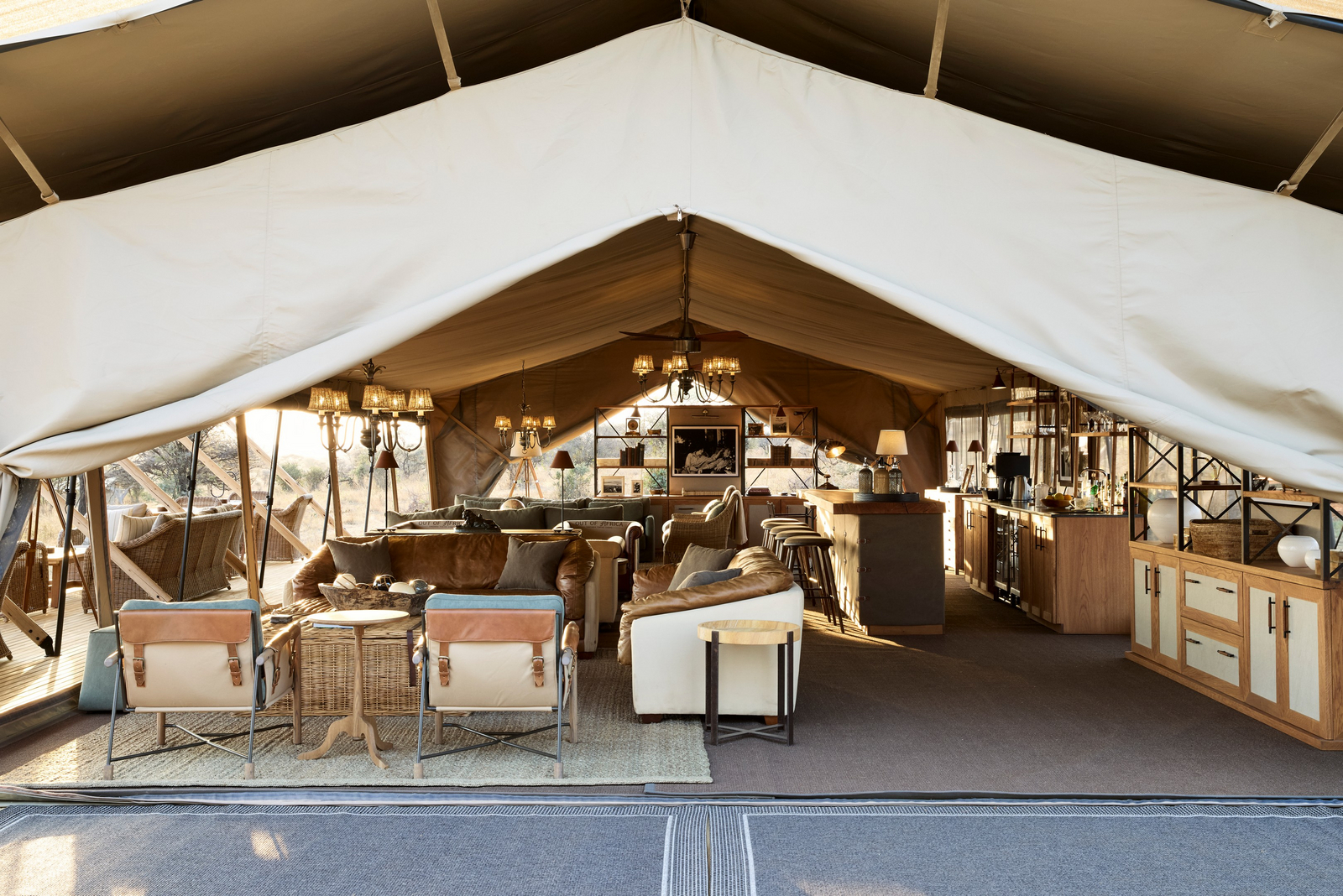 Out of Africa Legend by Laba Explorer Out of Africa Legend by Laba Explorer: Gemeinschaftszelt mit Loungebereich