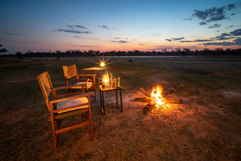 Tena Tena Camp Tena Tena Camp: Regiesessel am Lagerfeur