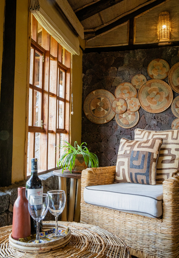 Volcanoes Mount Gahinga Lodge: Deluxe Room Sessel