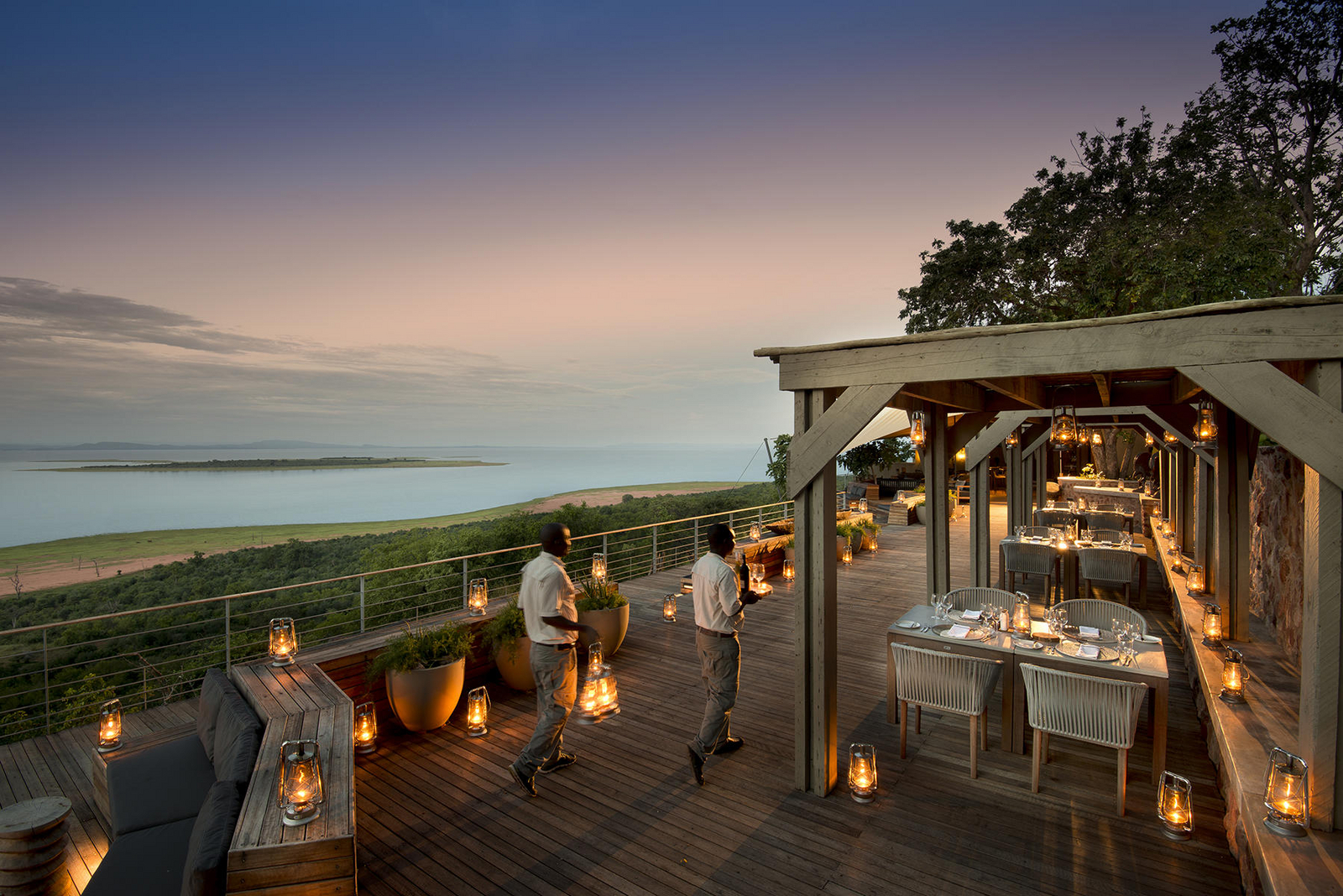 Bumi Hills Safari Lodge Bumi Hills Safari Lodge: Dinner auf dem Deck