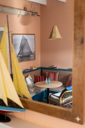 Coot Club: Club House - Leseecke