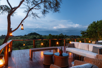 Elewana Serengeti Migration Camp: Beleuchtung Außenbereich am Abend